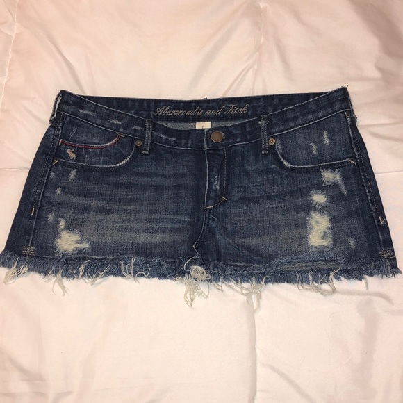 🛑SOLD🛑 Abercrombie & Fitch Dark Distressed Denim - Picture 1 of 7